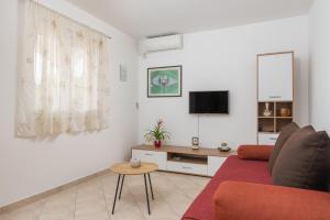 Two-Bedroom Apartment with Terrace and Sea View room in Apartments by the sea Poljica Trogir - 11103