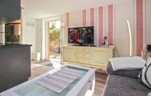 Amazing Apartment In Waren Müritz