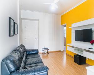 Apartamento completo na praia de Copacabana 02 Quartos com vista lateral mar em andar alto, ar, wifi , netflix, pauloangerami RMVC18