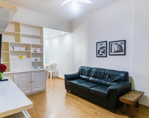 Apartamento completo na praia de Copacabana 02 Quartos com vista lateral mar em andar alto, ar, wifi , netflix, pauloangerami RMVC18