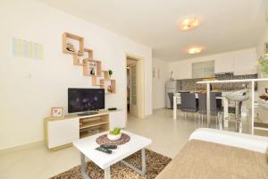Apartments and rooms by the sea Makarska - 22419