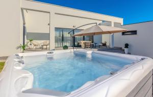 Amazing Home In Nin With Sauna