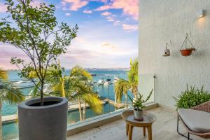 Vista Coral Condo Sunset Views Downtown La Paz at Marina Cortez