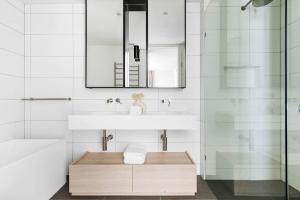 A Lux 3BR Townhouse in South Yarra FREE Parking