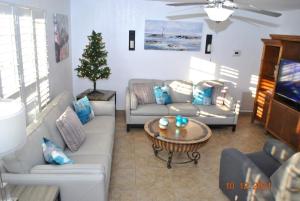 5 BR House 4 Minutes from the Beach