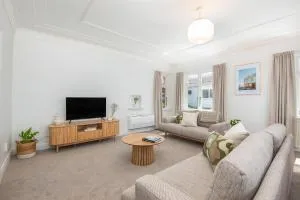 Charming Roslyn Home - 但尼丁