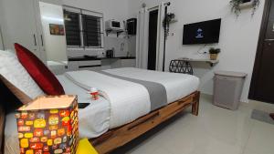 3 Home Tales (Brookefield)