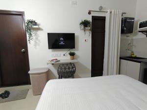 3 Home Tales (Brookefield)