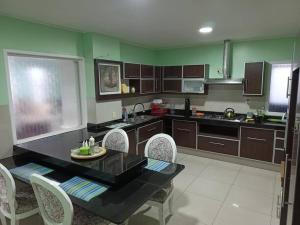 Centrico, lujoso y amplio dpto