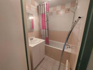 Chalet 2 chambres à Cauterets avec parking - FR-1-812-56