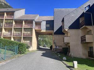 Appartement neuf 6 pers, balcon, parking à Cauterets - FR-1-812-49