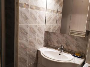 Appartement à Cauterets avec balcon et vue sur les montagnes - FR-1-812-53