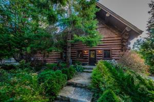 Timber Shores Rustic Waterfront Log Cabin
