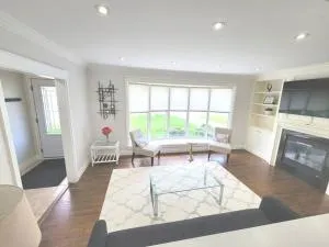 Cozy Urban Cottage Close to Lake Ontario - Берлінгтон