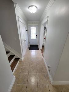 Cozy Urban Cottage Close to Lake Ontario