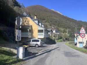Appartement rénové avec terrasse et parking à Cauterets - FR-1-812-71