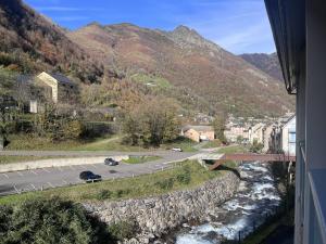 Appartement à Cauterets avec balcon et parking privé - FR-1-812-96
