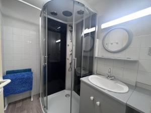 Charmant appart 6 pers, 2 ch, à Cauterets avec parking - FR-1-812-104