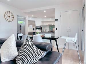 Spacious & Modern Apt Close to City & Airport