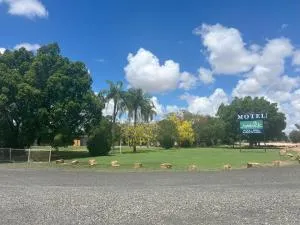 Jumbuck Motor Inn - POOL - PET FRIENDLY SECTION - KING BEDS - 朗里奇