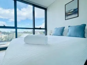 Modern stylish 3 bedroom condo - Parking, Gym, Pool - Pymble