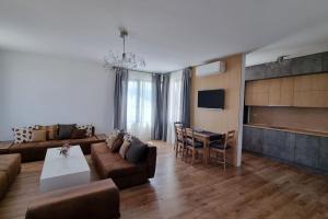 Апартамент с двор Дива