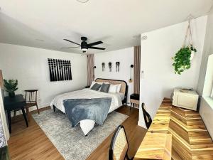 *Golden Getaway* 5 Beds 8 Minutes to Downtown