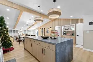 Modern Anaheim Stay- Minutes to Disney& Family Fun - ارتيزيا