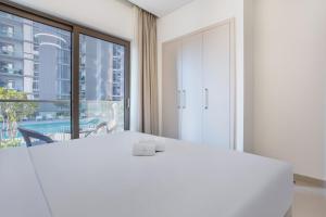 STAY BY LATINEM Luxury 1BR Holiday Home CV B207 near Burj Khalifa