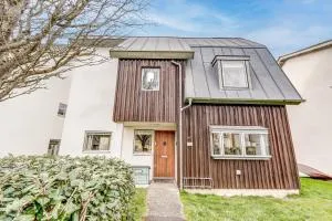 Merlin House at Lower Mill Estate A gorgeous home with lake access, air conditioning and luxury spa access - 皇家伍顿巴西特