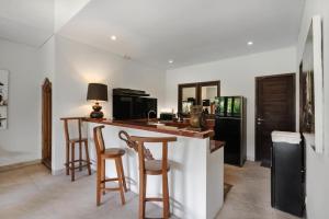 4 BR Brown Horses Private Pool Villa CYN