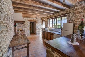 Maisons de vacances Maison Perigourdine 14 personnes avec piscine : photos des chambres