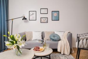 Pulawska Residence Mokotów 2-bedroom & living room, balcony & free parking on site