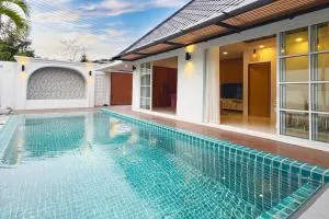 Luxury Pool Villa in Phuket - Бан-Пакхлок