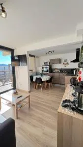 T2 lumineux avec terrasse lisière de forêt - Targassonne