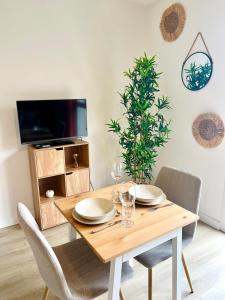 Appartements Le Courvoisy, Studio avec piscine, pres Groupama Stadium et Salle Arena : photos des chambres