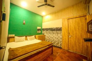 Kamari Hotels Vinayak