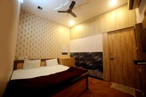 Kamari Hotels Vinayak