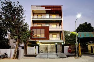Hotel Elite Grand Near Kailash Hospital