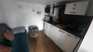 STUDIO avec Terrasse et Parking, proche Tours
