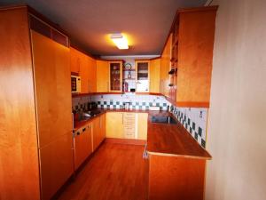 Private room in central homestay apartment with sea view