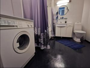 Private room in central homestay apartment with sea view