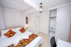 Arabella Bloom - Chic 1-Bedroom Apartment near Waterfront Mall Karen