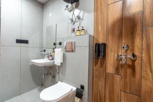 Alaya Stays Ramalaya 8 BHK Villa with Garden