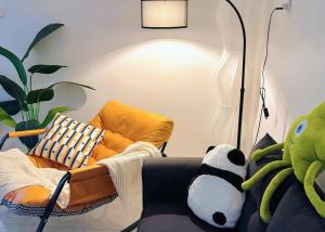 SemiD-Projector-Pool-Netflix-3R2BR-FullyAircon
