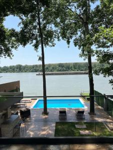 Riverhouse PIER