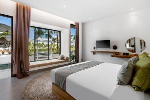 Nayanika 5 BR Private Pool Villa with Ricefield view CYN