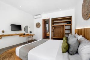 Nayanika 5 BR Private Pool Villa with Ricefield view CYN