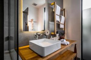 Nayanika 5 BR Private Pool Villa with Ricefield view CYN