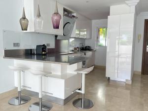 Aloha Hill Club Exclusive Apartment with Premier Resort Amenities